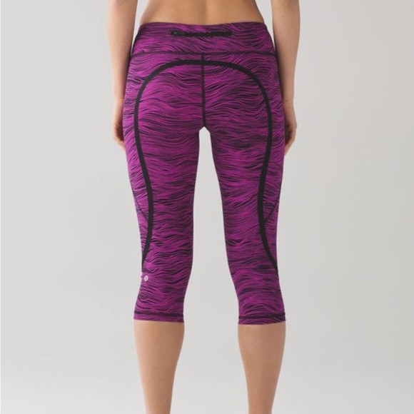 Lululemon On Track Crop (19") Life Lines Polar Pink Black / Black 8 - Picture 1 of 7